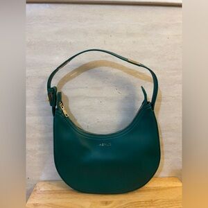 Keyli shoulder bag made of smooth, water-resistant PU leather in green